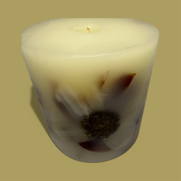 Pier 1 Imports First Bloom Candle Featuring A Botanical Design Premier Bourgeon - Picture 4 of 10